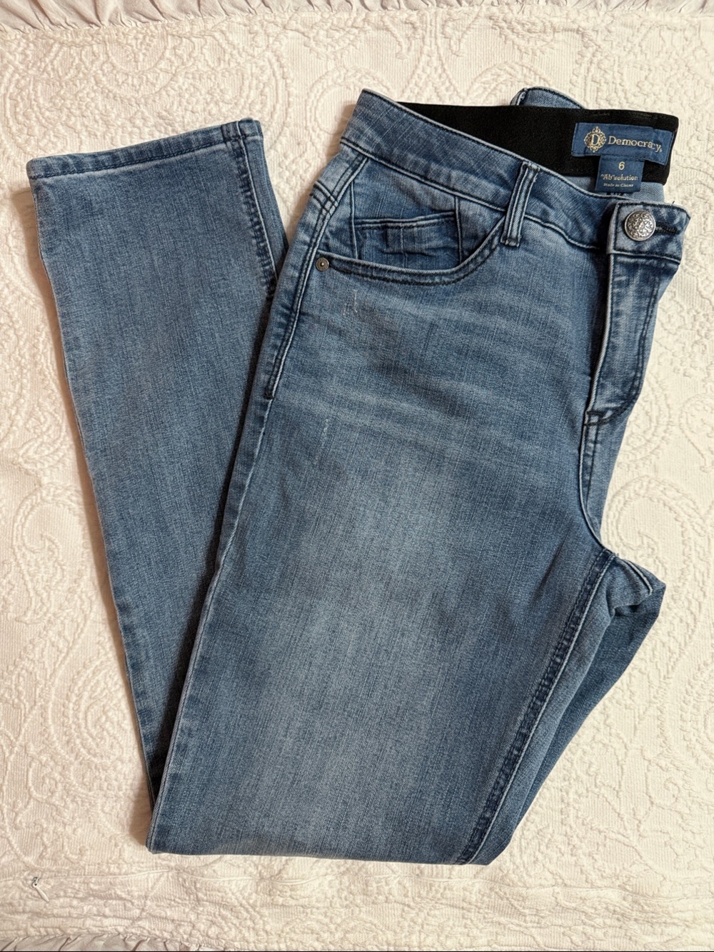 Democracy Blue Jeans Size 6 Like New